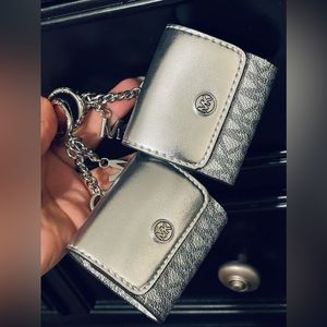 Michael Kors Jet Set Travel AirPod Case